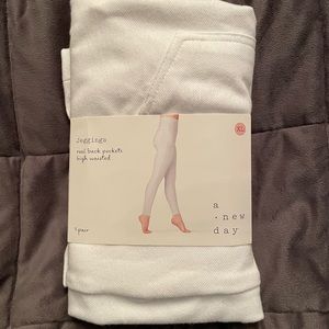 Women’s high waisted jeggings with back pockets